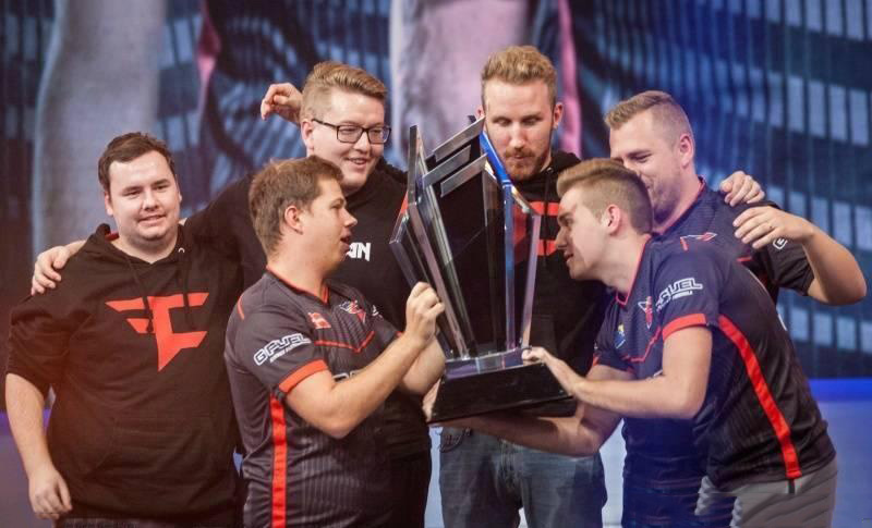 3分就足够了！ Donk 沉默， woxic 拯救了局面。EF连续追赶8个赛点并赢得加时赛，赢得了第一张地图