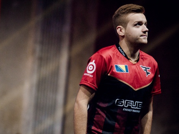 滔搏电子竞技俱乐部英雄联盟分部一队TES 主教练【罗盛 ID：Crescent】因个人原因，申请暂离赛场休息调整