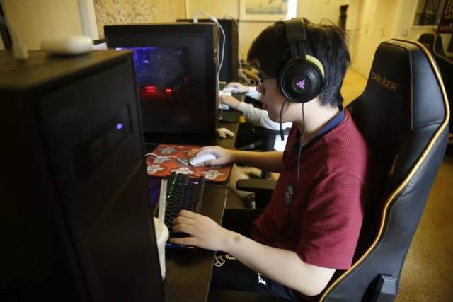 来自BLG团队的新年祝福：祝大家在蛇年好运连连，财运亨通，在 Canyon 中取得连续胜利！