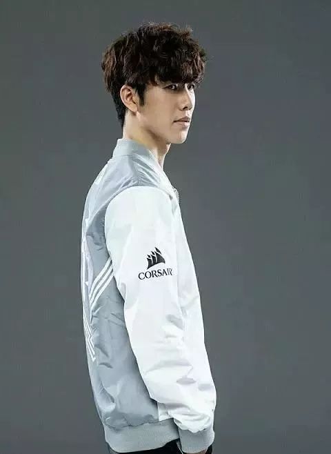 越早控制中路，越早赢得胜利！ Donk 的加时中路龙帮助Spirit拿下地图1